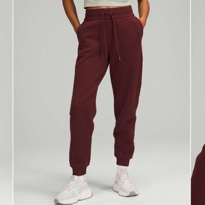 Lululemon High Rise Scuba Joggers!